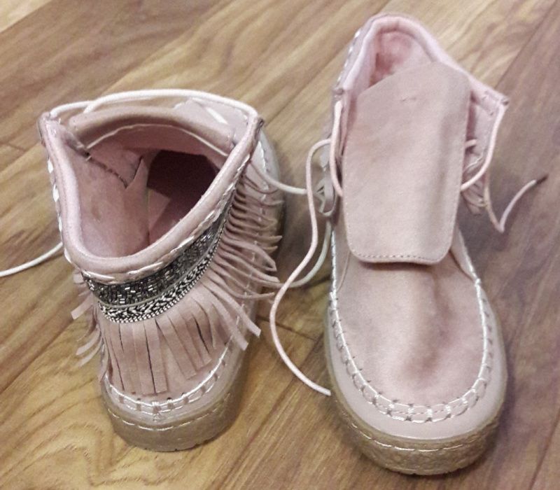 Buty z frędzelkami 36