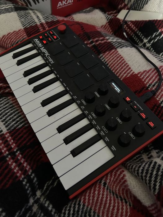 Миди клавиатура Akai MPK mini MK 3