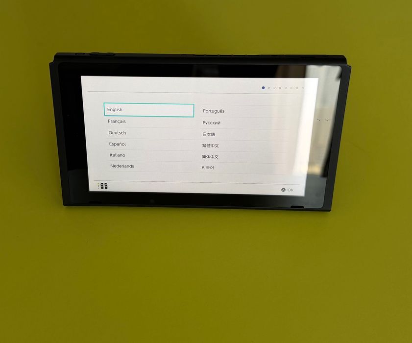 Konsola do gier nintendo switch z 3 grami i dużą ilością akcesoriów