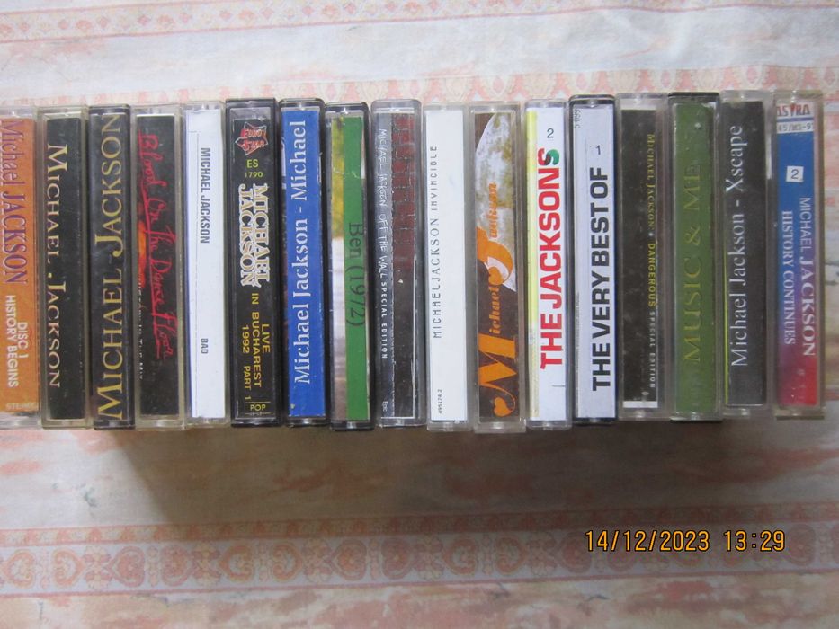 Аудіокасети,СД,платівка з записом М. Джексона та інших поп-виконавців
