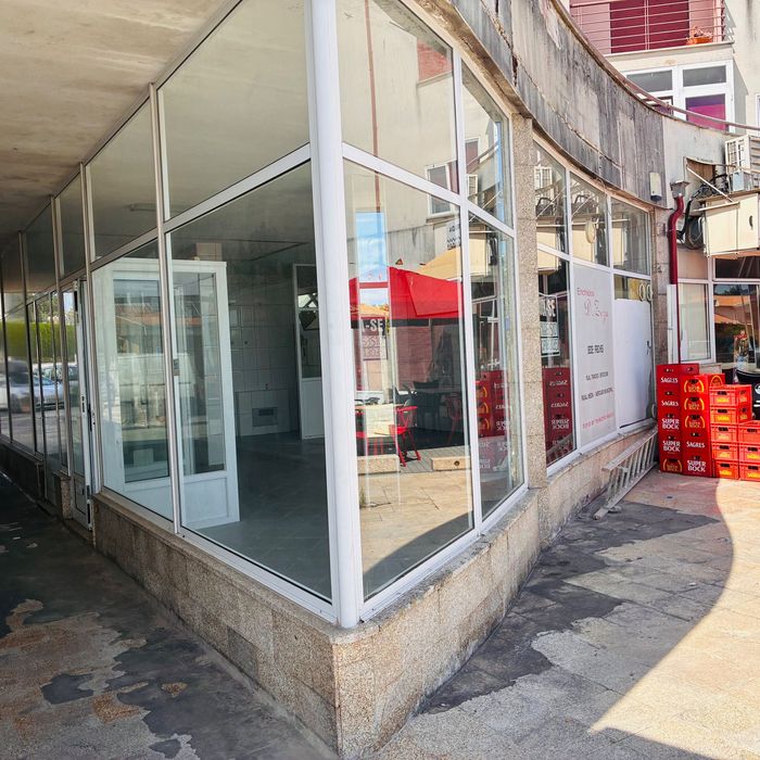 Loja Comercial no Edifício 2000 | Trancoso | 50-100m²