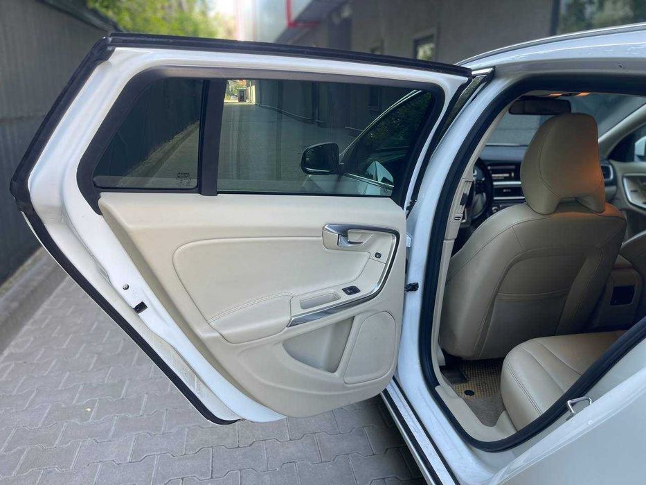 Volvo V60 2.0 бензин