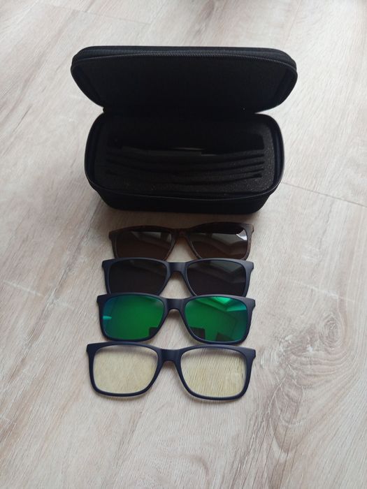 Caixa de oculos com acessórios