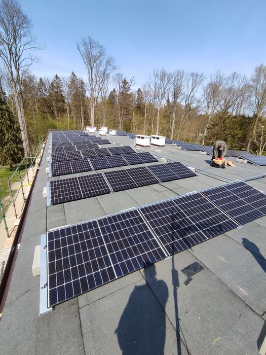 Монтаж сонячних панелей і систем резервного живлення