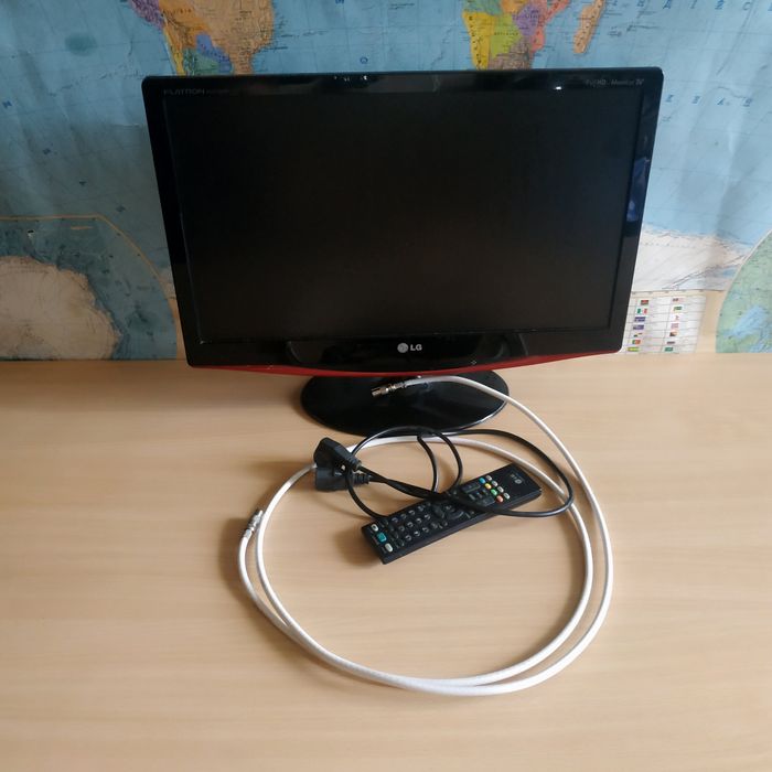 Монитор LG диагональ 55 см с функцией ТВ