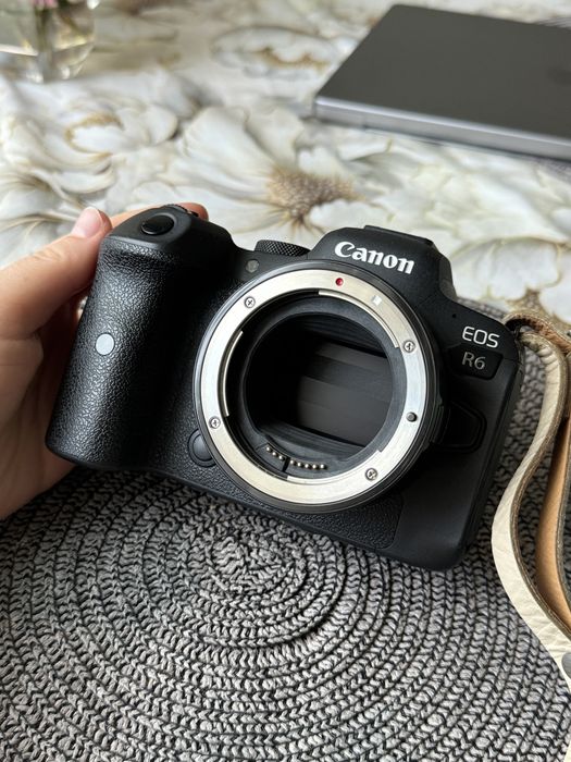 Продам комплект фототехніки Canon фотоапарат, обʼєктиви, спалах, перехідник