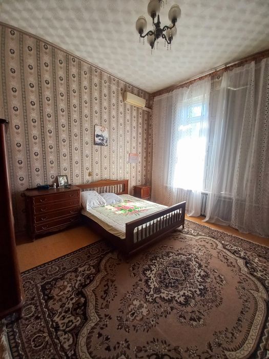 Продам 5-кімнатну квартиру 236.1 м² (2 квартири: 2к + 3к), 1 поверх, підвал