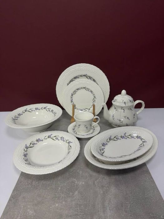 Вісім різних дизайнів, дуже стильні та якісні вироби з фарфору.