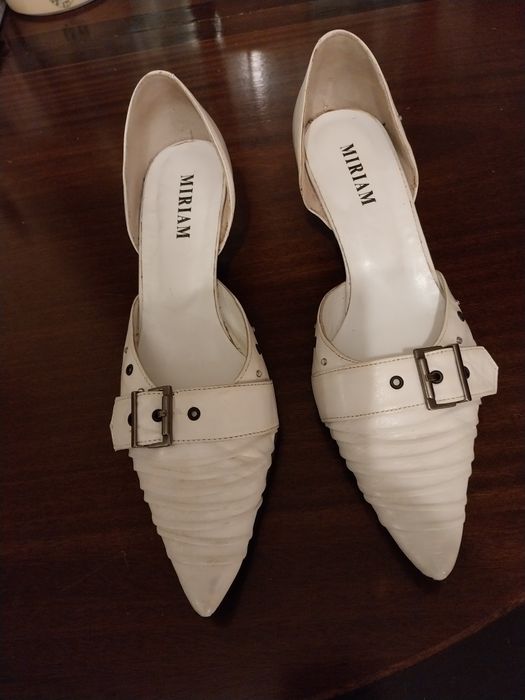 Sapatos com pouco uso nao estou a calçar saltos finos