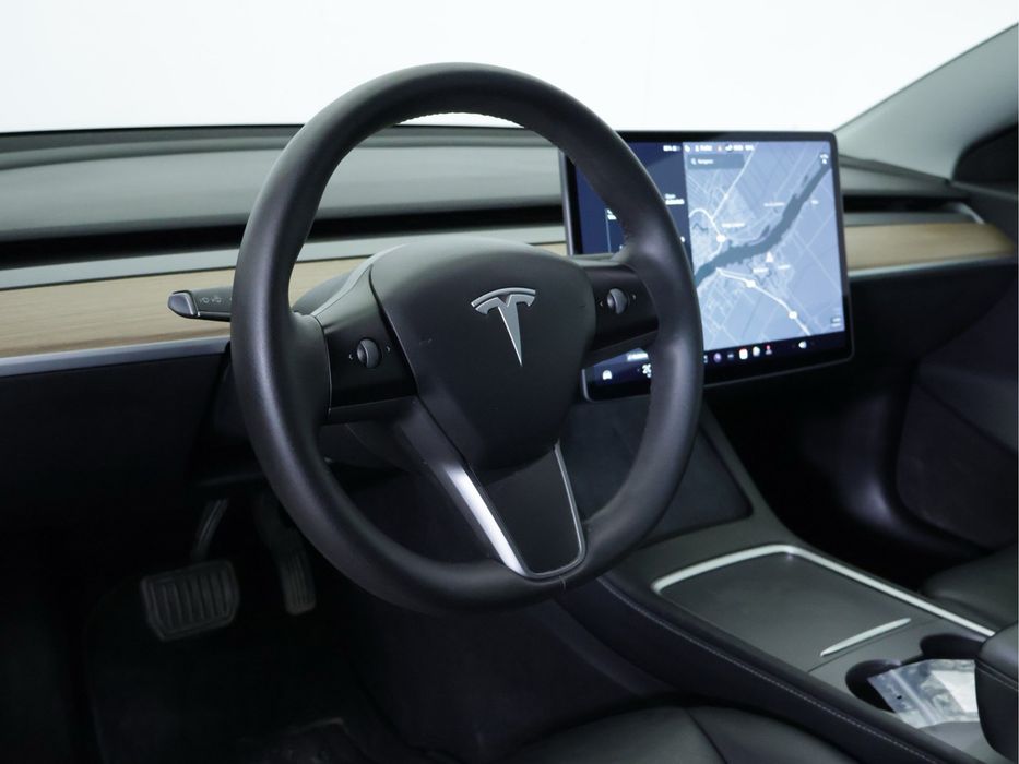 Tesla Model 3 — fotografia 7