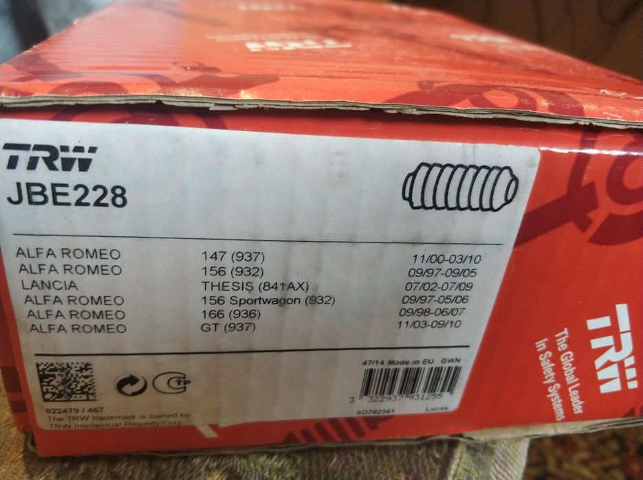 Пыльники рулевой рейки JBE228