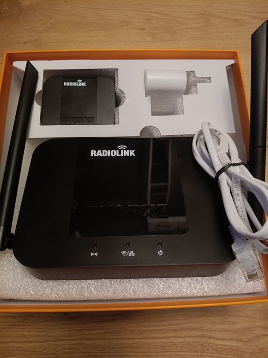 Wzmacniacz sygnału radiolink WA0864 +router