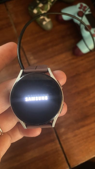 Продам Samsung Galaxy Watch4 40mm (SM-R860)