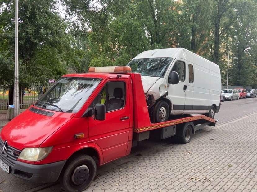 POMOC DROGOWA  laweta holownik mokotow ursynow odpalanie przewozy A2