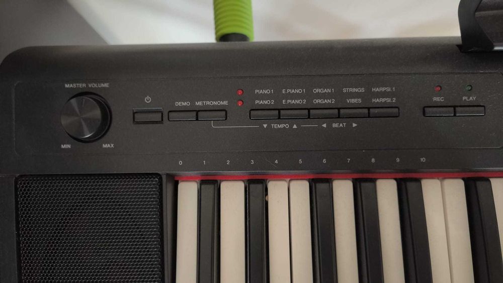 Piano Digital Yamaha Piaggero NP-12 + Suporte + Capa (Como Novo)