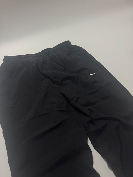 Нейлонові штани Nike L розміру