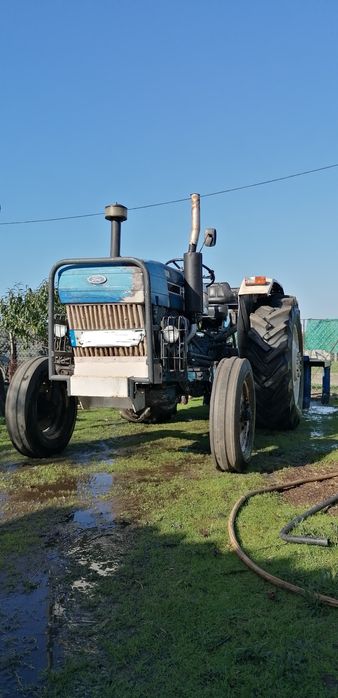 Trator Ford 2910