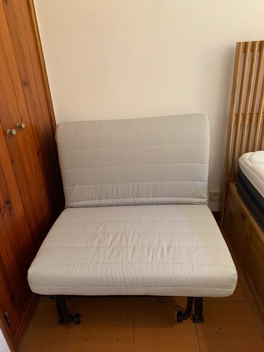 Sofa Cama IKEA com capa de protecao