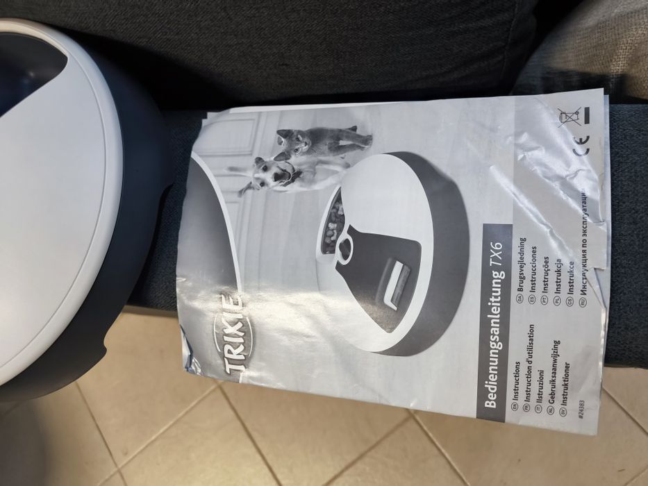 Alimentador automático para cães e gatos.