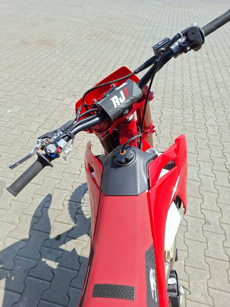 alt