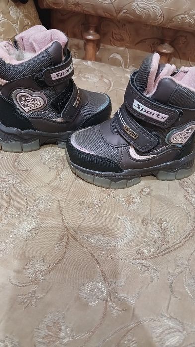 Зимние ботинки на девочку