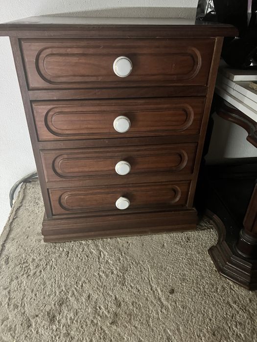 Mesa de cabeceira e mesa de centro