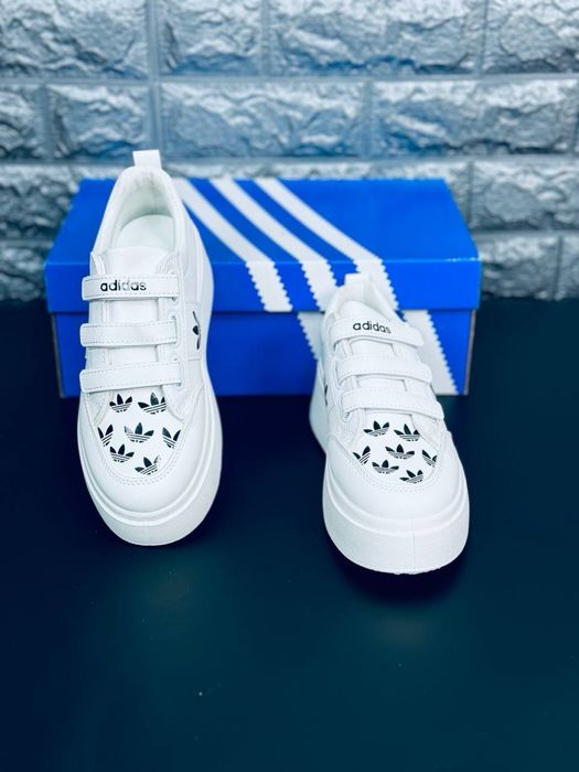 Кросовки на липучках 36 размер Адидас белые кожаные Кроссовки Adidas без шнурков Распродажа ! Идеальные в школу