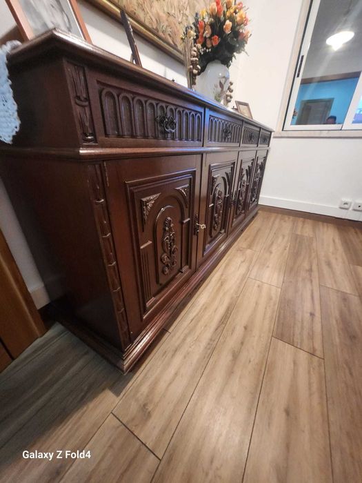 Móvel para sala em madeira /Aparador.