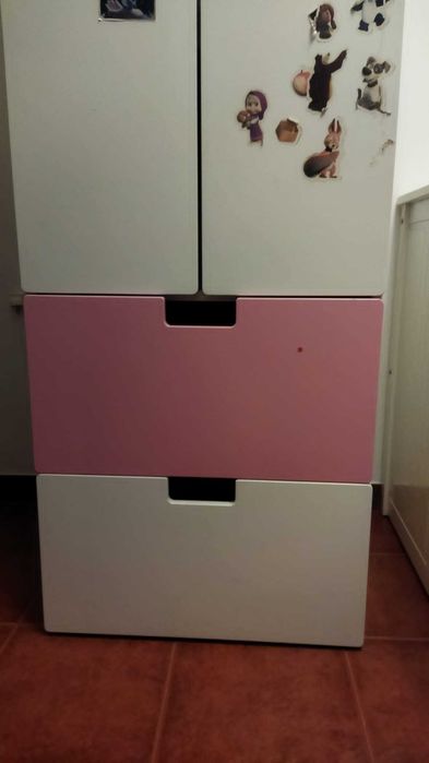 Roupeiro e módulo de gavetas