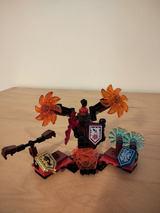Klocki LEGO nexo knihgts