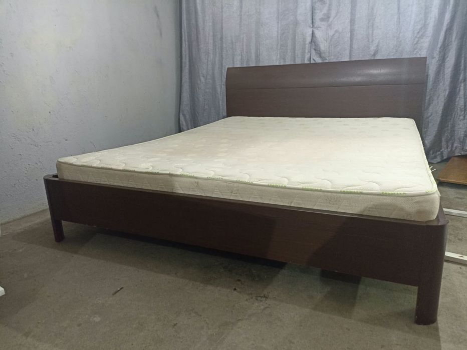 Cama de casal com colchão