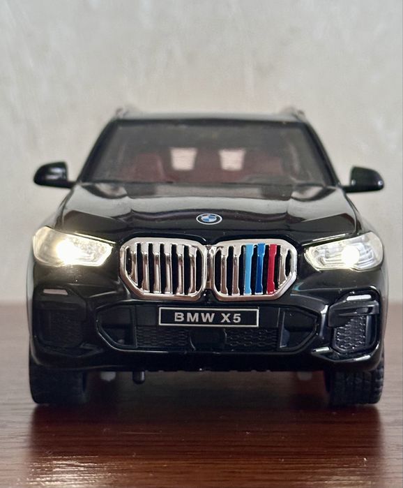 Bmw x5 модель 1:24 машинка новая