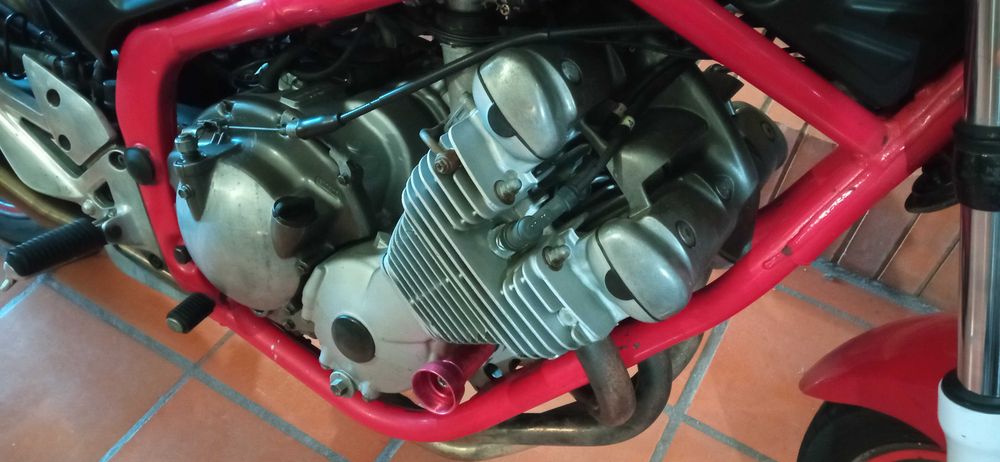 Mota Yamaha XJ600N verdadeira de 1993