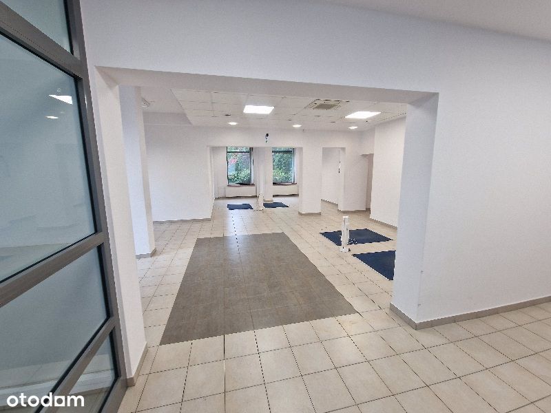 Lokal usługowy na parterze 224 m2 z witryną