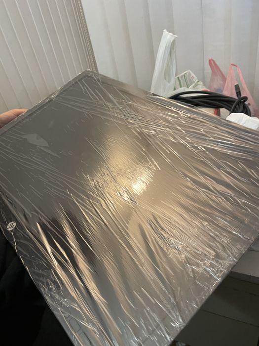 новий монітор HP EliteDisplay E242