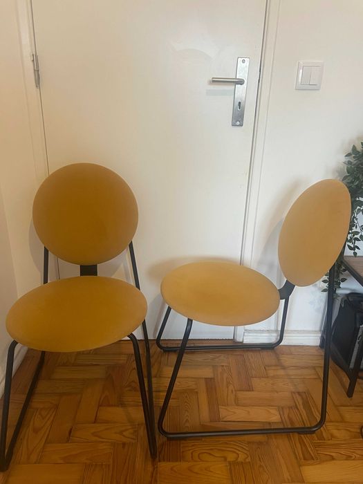Cadeiras IKEA Manhulkt amarelo