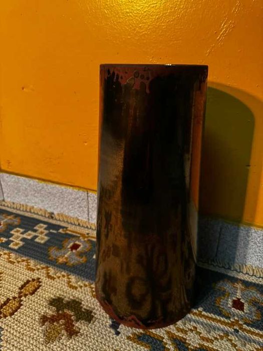 Jarra Alta em Barro Vidrado – Efeito Metal / Ferro – 40 cm