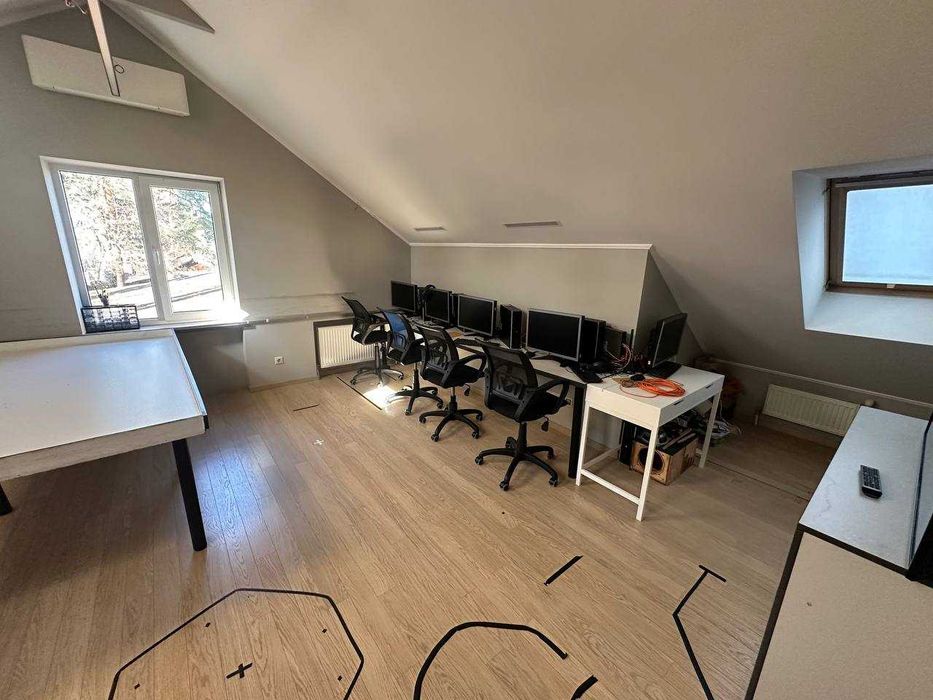 Будинок з басейном 1160 м2, 33 сотки в Ірпені