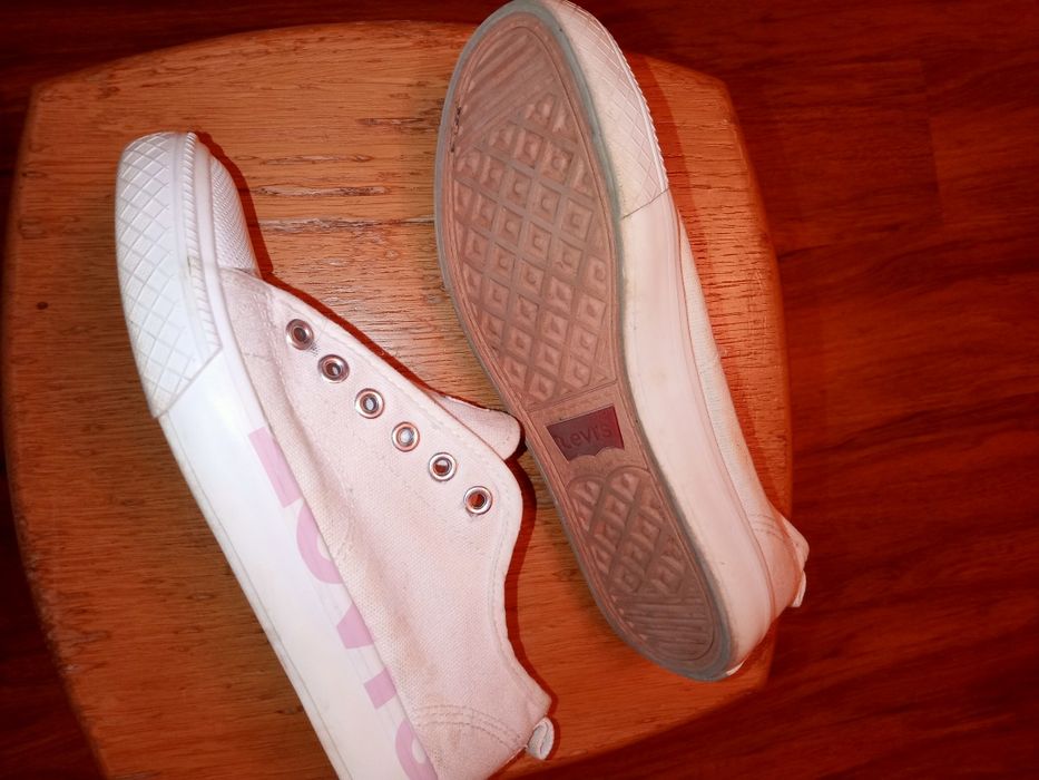 Продам кеди Levis
