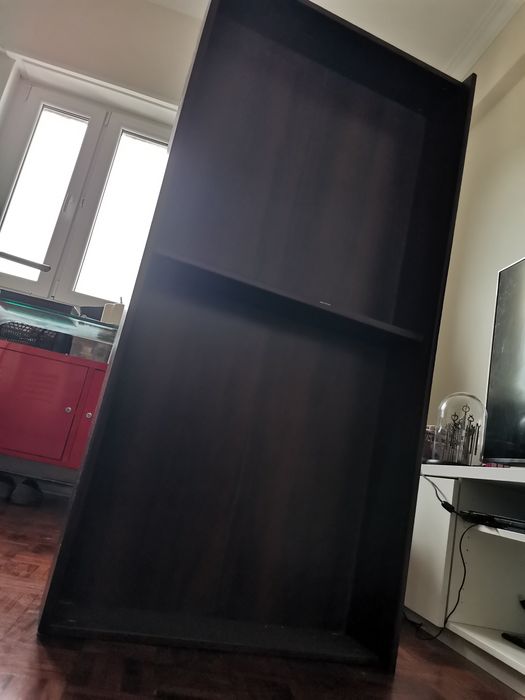 Gavetão com rodízios para arrumação por baixo da cama