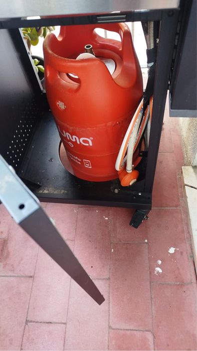 Vendo churrasqueira a gás