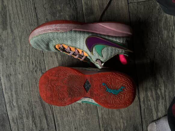 Баскетбольні кросівки Nike