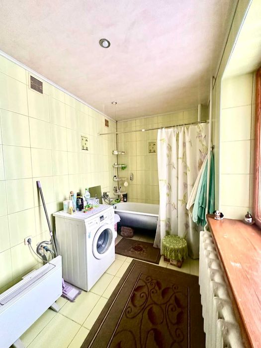 У продажу будинок на два поверхи