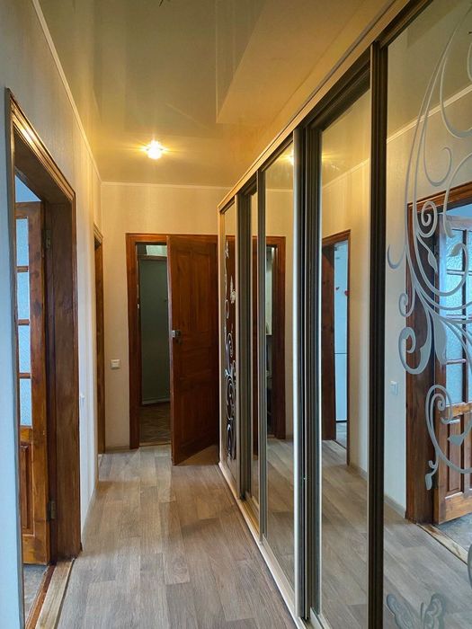 Продам 3 к.кв., 6 мікрорайон, буд. 2