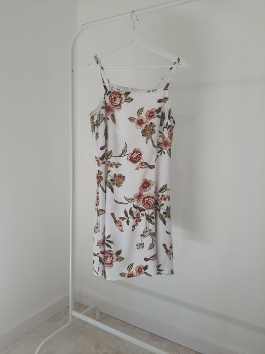 Sukienka letnia Mango biała w kwiaty