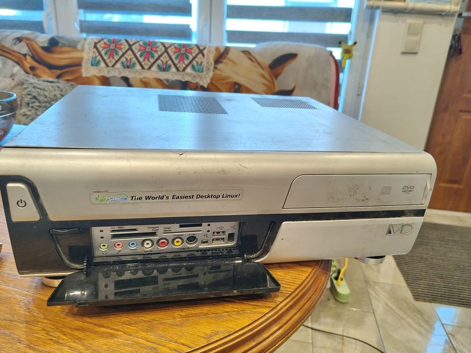 Stary komputer Retro PC Linspire Lintel