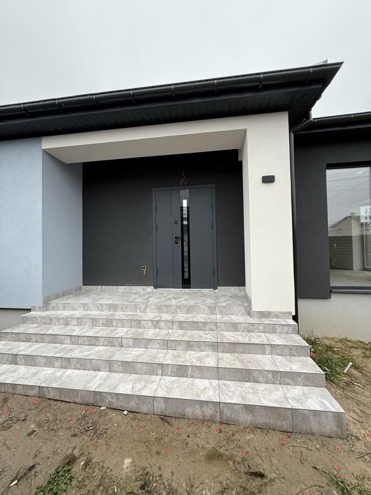 Окремий будинок від забудовника в Шкуринцях  з гаражем