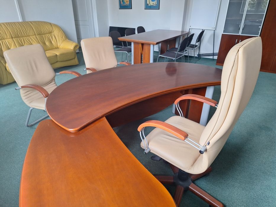 Biurko z fotelami sprzedam