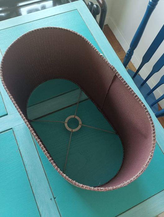 Abajur roxo como novo