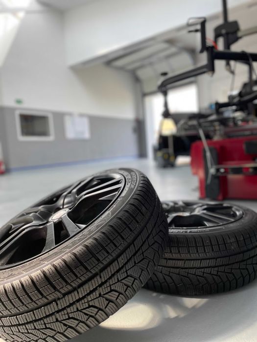 Podnośniki warsztatowe narzędzia wymiana oleju warsztat samoobsługowy